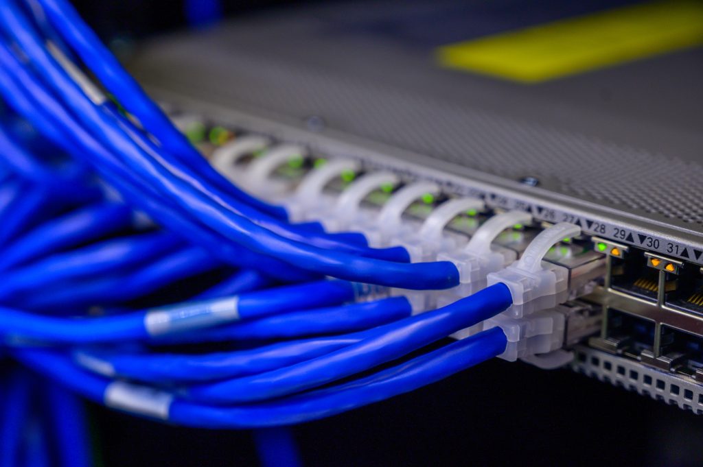Optimisez Votre Connexion Internet avec le Branchement d'une Prise Ethernet Murale